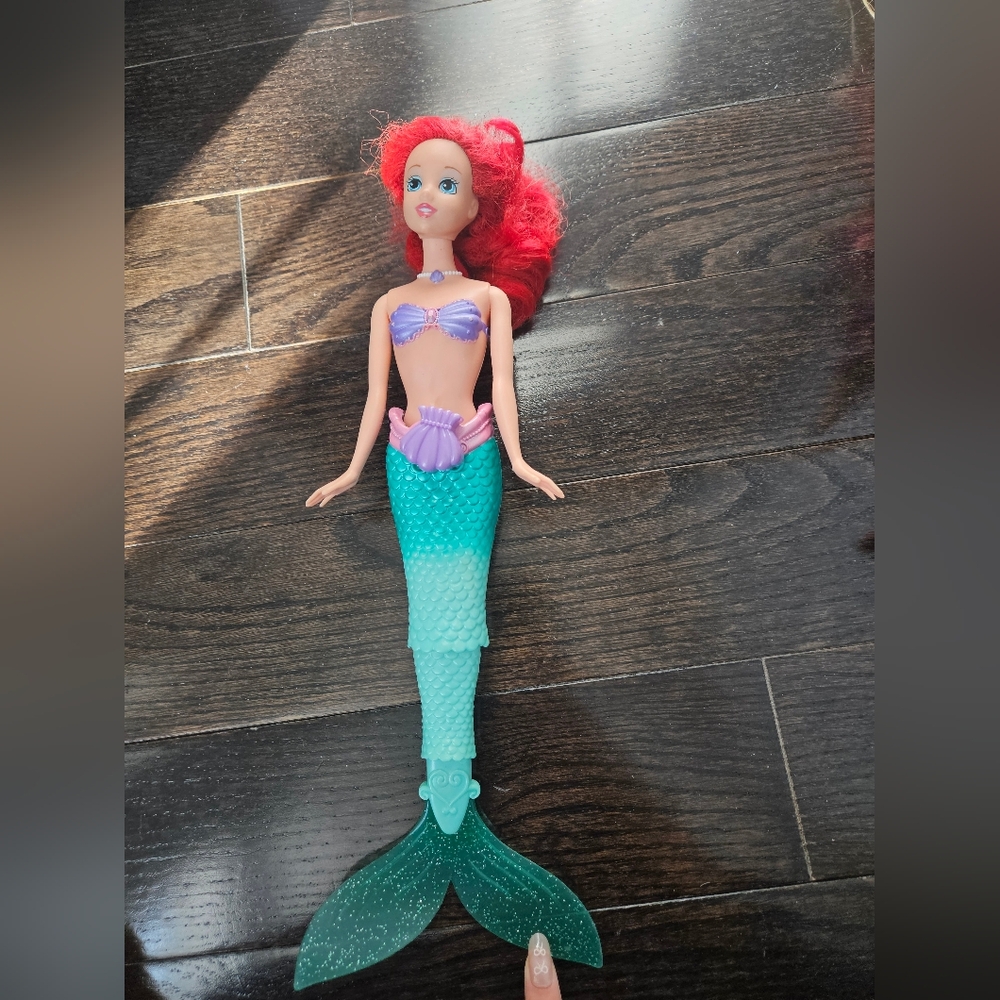 RARE 2010 Disney Mattel Ariel Little Mermaid Barbie Doll Swimming Action, Moving